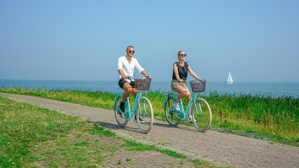 Volendam: Bike Rental including Highlights-Routes - What You’ll Actually See: Windmills, Dikes, Cheese, and Old Streets
