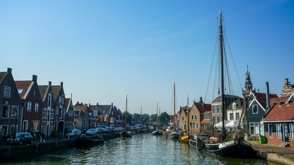 Volendam: E-Bike Rental including Highlights-Routes - Zuiderwoude and Broek in Waterland: park the bike and wander
