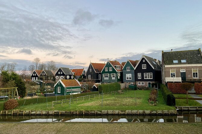 Volendam: E-bike rental with suggested countryside- and fisherman village route - Monnickendam: time-travel centre, harbour stroll, and a beer-brewery stop