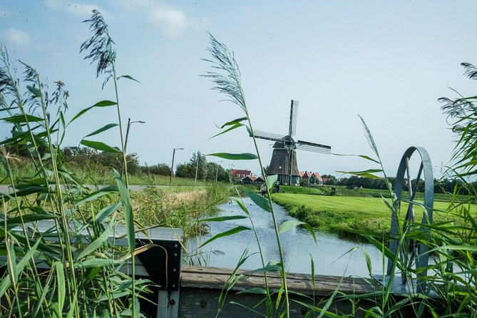 Volendam: E-bike rental with suggested countryside- and fisherman village route - Practical riding tips: paths, bell rules, and sharing space