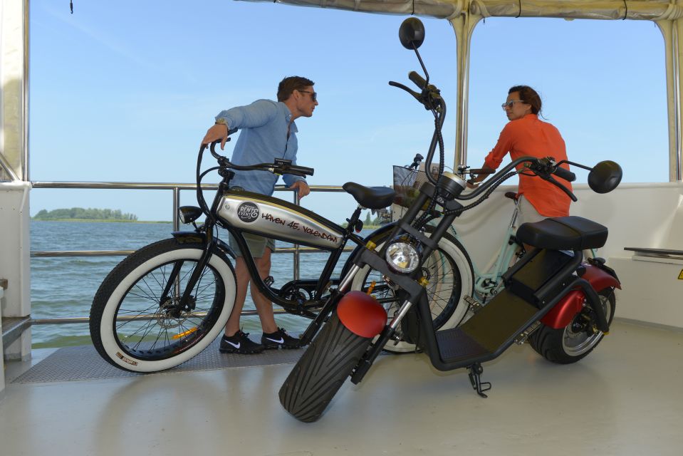 Volendam: E-Fatbike Rental - Entering Volendam on a Fatbike: The Main Idea