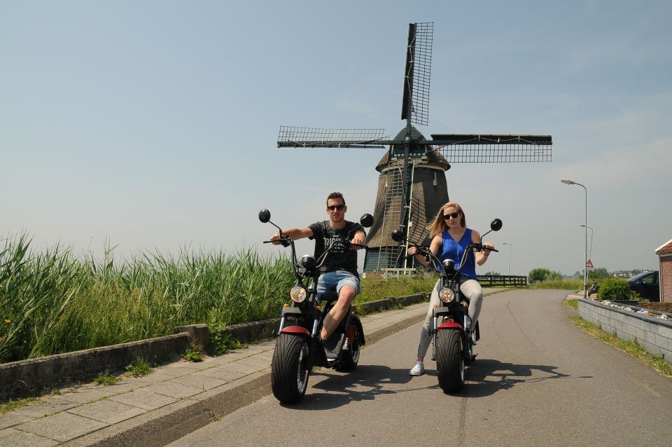 Volendam: E-Scooter Rental - Monnickendam: harbor terraces and light bronze-brick houses