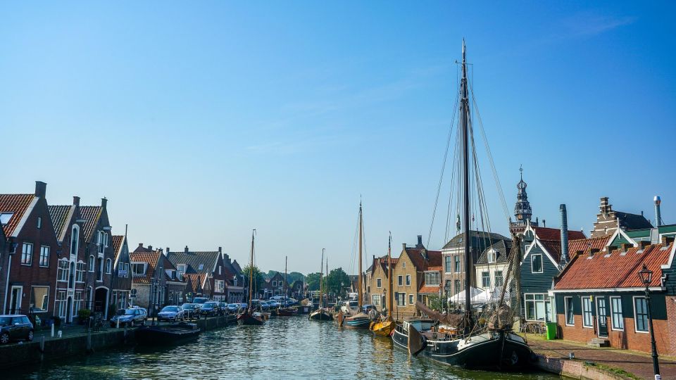 Volendam: E-Scooter Rental - Marken: bridges over canals, a former island, and an optional boat return