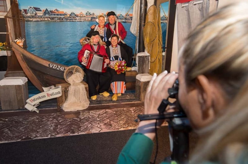 Volendam: Photo Opportunity in Traditional Dutch Costume - Volendam Costume Photos in 25 Minutes: What the Experience Feels Like