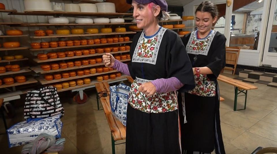 Volendam: Traditional Costume Photo with Cheese & Clog Tour - Clogs in the workshop: seeing wood become footwear