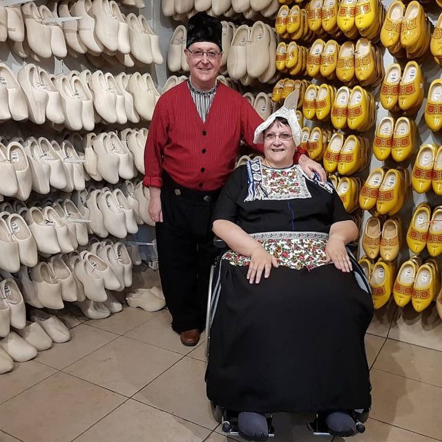 Volendam: Traditional Costume Photo with Cheese & Clog Tour - Who this short Volendam tour is best for