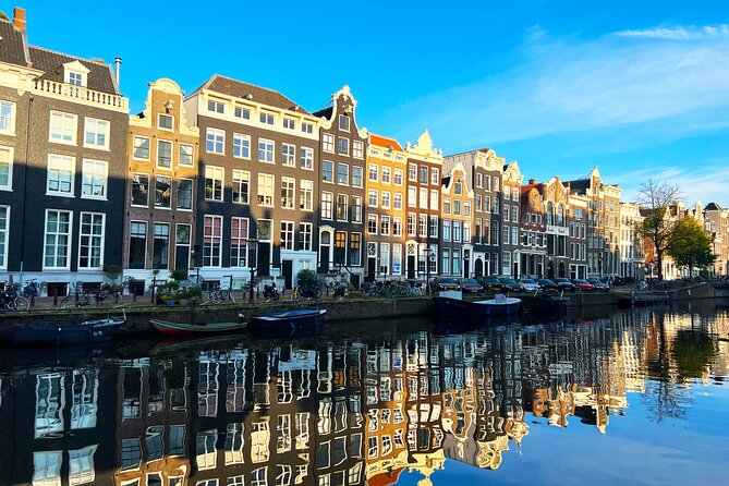 Walking Tour about Golden Age Architecture, private local guide - Torensluis: mercantile Baroque, four façades, and the charming physics of crooked houses