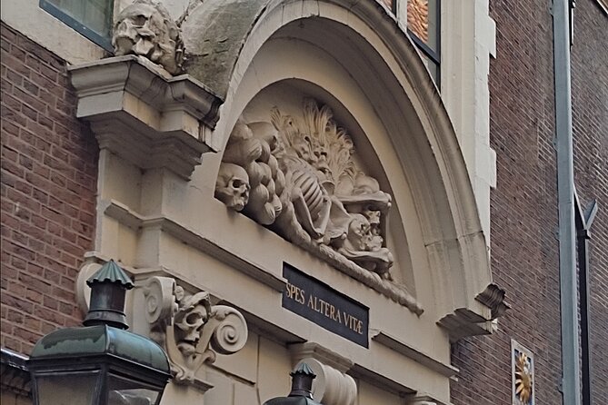 Walking Tour of Haunted Amsterdam - Spooksteeg and Zeedijk: the famous ghost alley and monuments by night