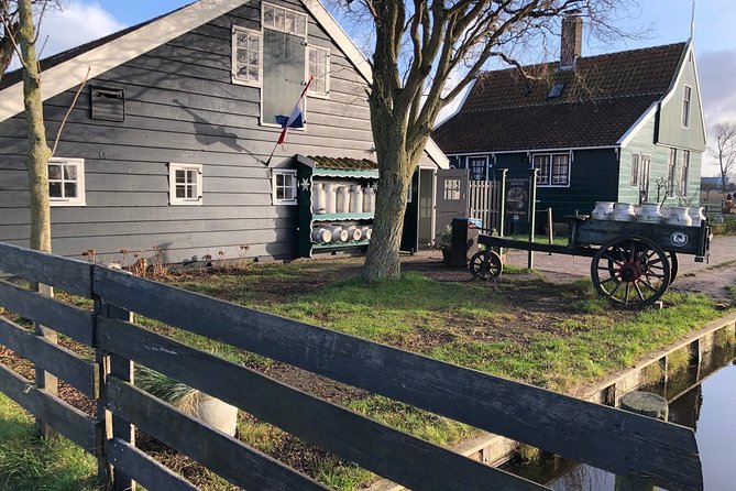 Windmill village Zaanse Schans from Amsterdam Central Station - Kraaienest 4 clog workshop: how the demonstration turns into a purchase