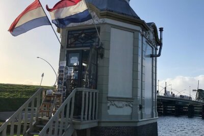 Windmills Zaanse Schans small group tour-region Amsterdam - Meeting Diana at the Juliana Bridge for an instant windmill view