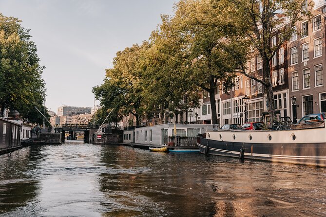 Winter Canal Cruise in Amsterdam - What’s Actually Included: Snacks, Soda, and the Onboard Open Bar