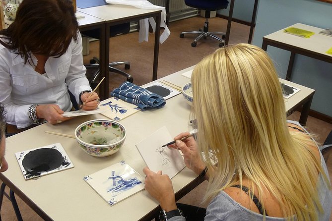 Workshop 'Paint your own Delft Blue Tile!' - Your Instructor and the Small-Group Advantage
