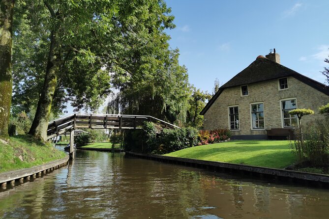 Zaanse Schans and Giethoorn Unique Day Trip with Boat Cruise - Giethoorn: canals, the boat view, and why this is the real payoff