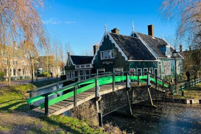 Zaanse Schans and Giethoorn Unique Day Trip with Boat Cruise - Catharina Hoeve, Kooijman clogs, and Royal Diamonds: what these “extra” stops add