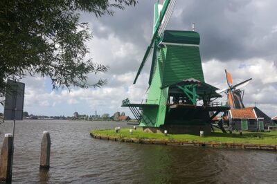 Zaanse Schans, Volendam & Edam: Private tour (Max 3 per) - Volendam: a fisher town vibe plus a cheese stop that makes sense