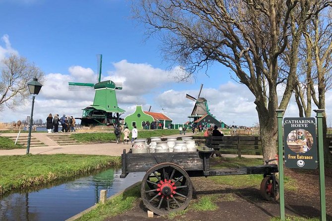 Zaanse Schans windmill tour with Italian guide - Stop 1: Zaanse Schans mills, spice routes, diamonds, and clogs