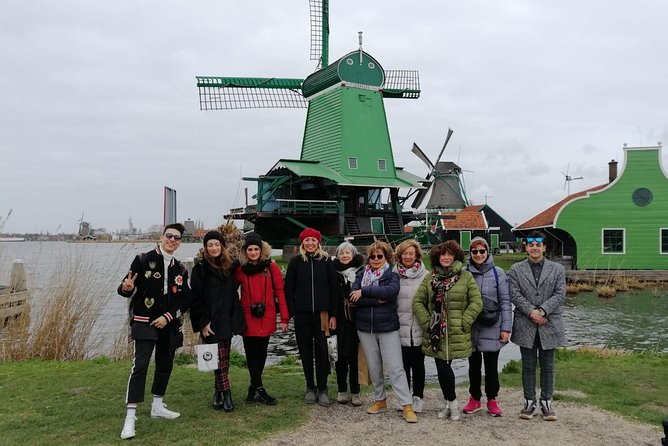 Zaanse Schans windmill tour with Italian guide - Stop 2: Specerijenmagazijn Indie’s Welvaren spice mill demo