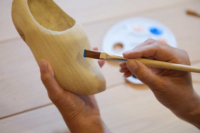 Zaanse Schans: Wooden Shoe Painting Workshop - Choosing From Three Wooden Shoe Types