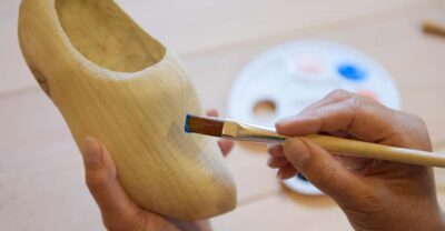 Zaanse Schans: Wooden Shoe Painting Workshop - Finding the Right Spot and Getting Inside the Workshop